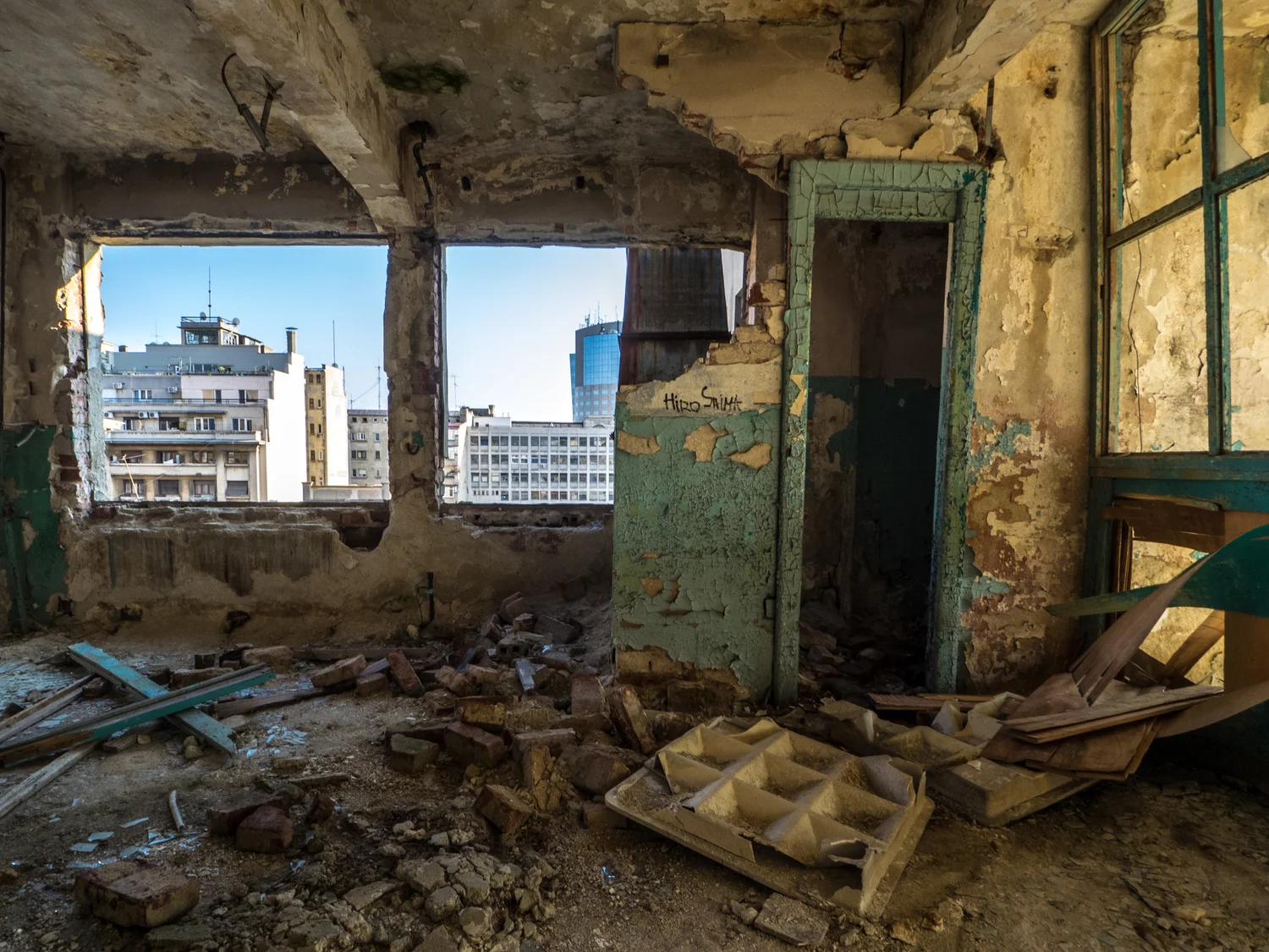 Exploring Truth Palace - An abandoned newspaper HQ in Bucharest, Romania