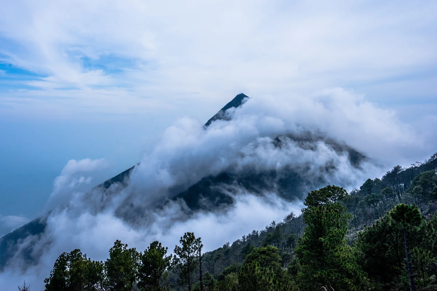 Guatemala - A lake, a volcano and a very big bubble
